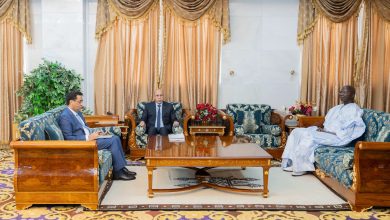 الوزير الأول ولد اجاي يسلم الرئيس غزواني ملف التحقيق عن احتراف محطتي الكهرباء